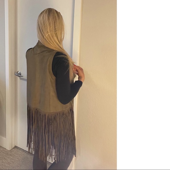 Fringed Vest - Picture 6 of 7